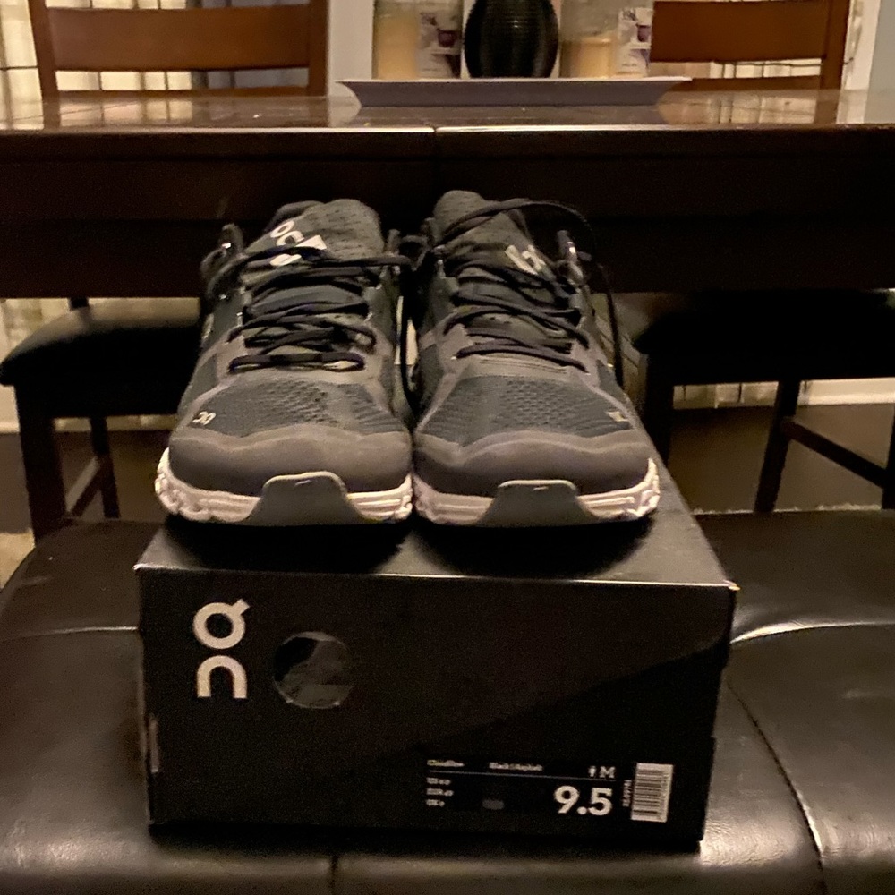 On Cloud shoes good condition some wear at toe as pictured no wholes/rips